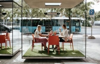 Tallinnas avatakse koroonakindlate klaastarudega restoran
